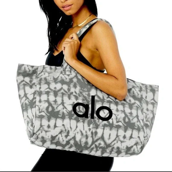 NWT ALO YOGA Shopper Tote in Grey Tie Dye. One Size - Picture 1 of 9